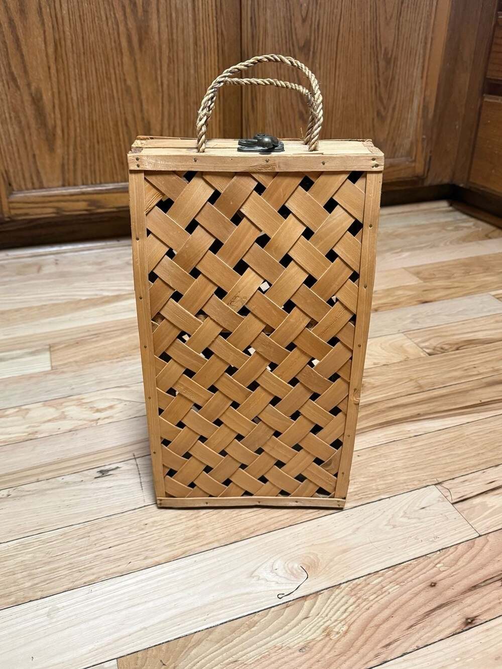 IVintage Woven Wood Slat Wine Caddy Box with Rope Handles and Brass Latch